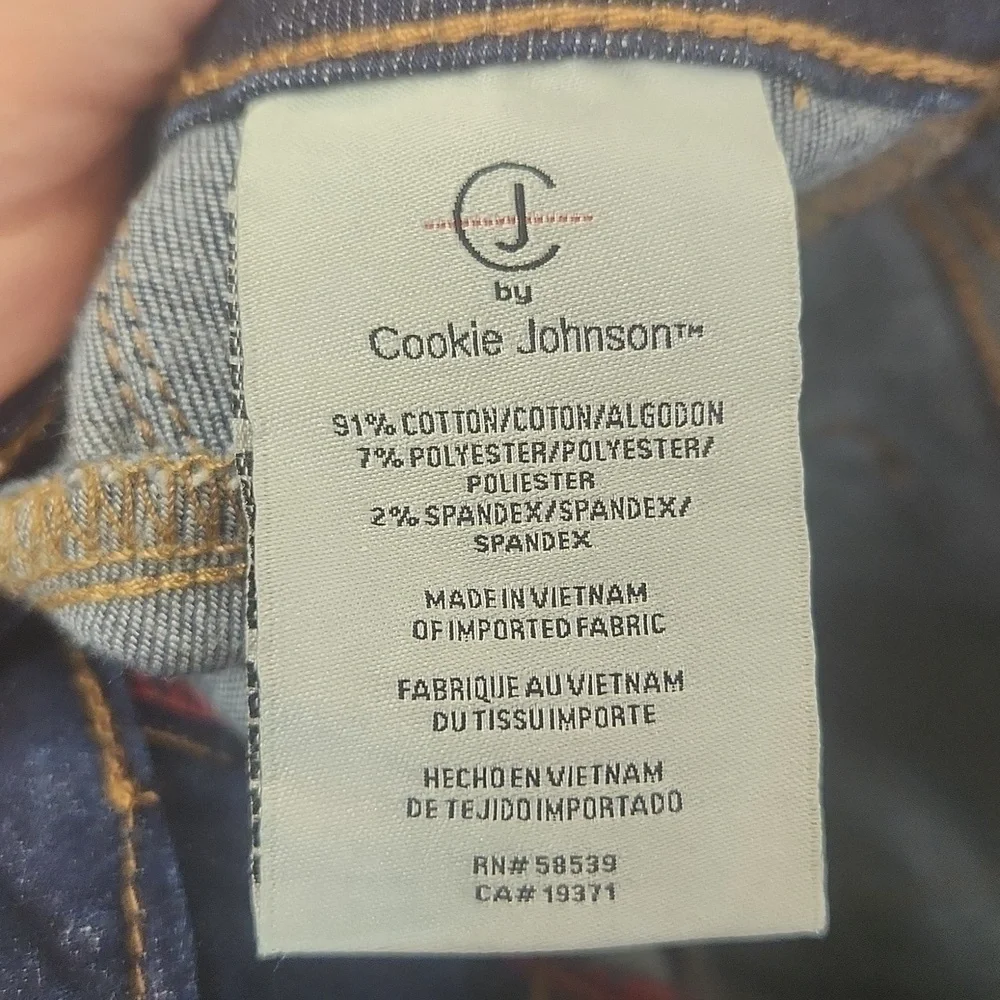 CJ by Cookie Johnson believe crop size 25 EUC
